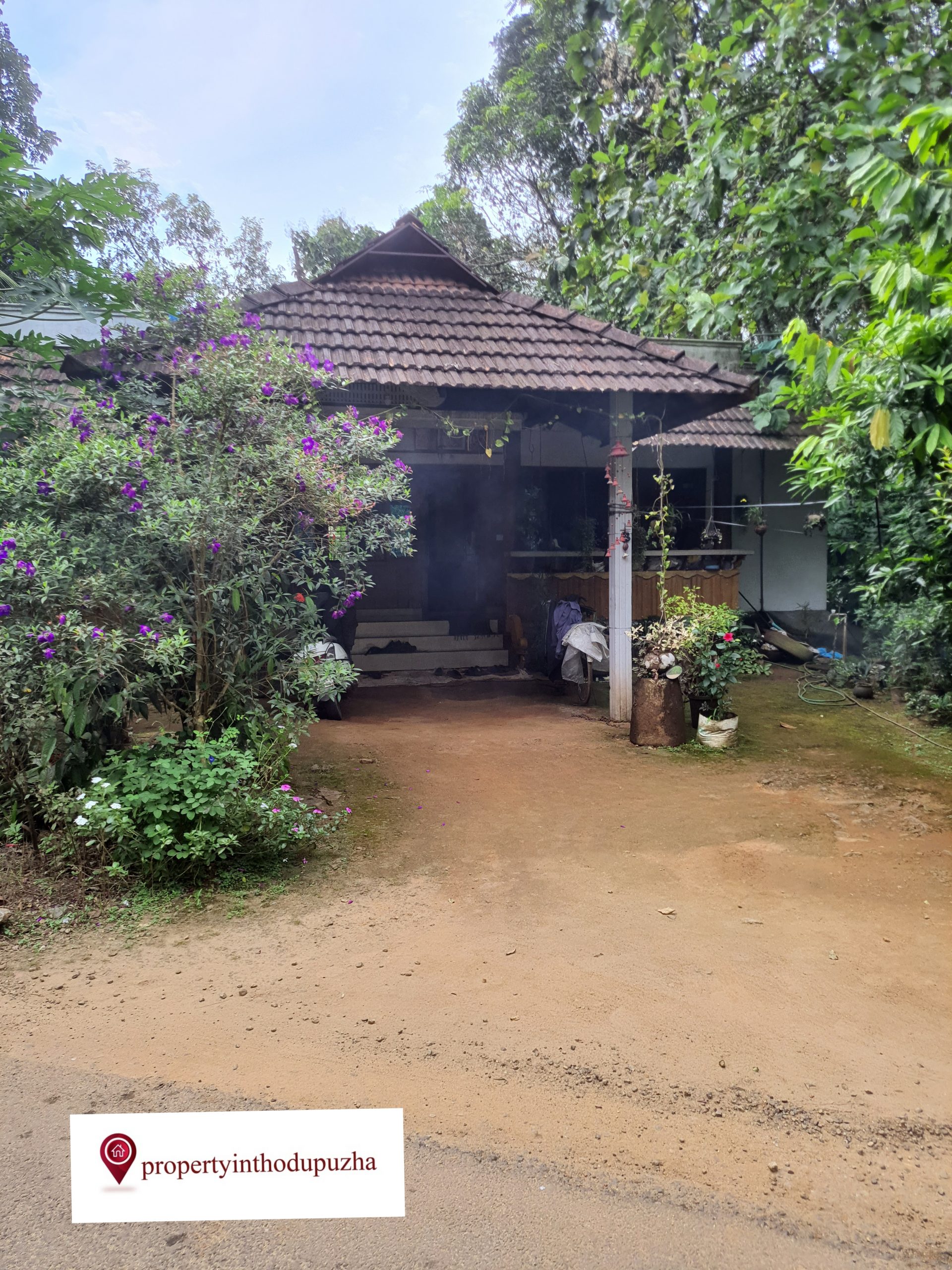 House for sale at thodupuzha െ